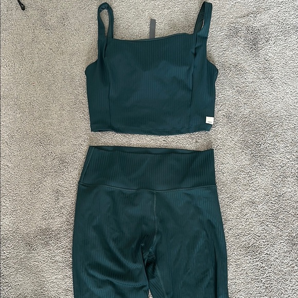 Vuori Pants - Vuori Green Ribbed Set!
